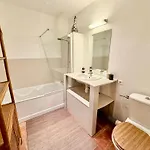 Maison D'hote Mas De Castille Entre Uzes Et Le Pont Du Gard ゲストハウス 3*