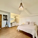 Maison D'hote Mas De Castille Entre Uzes Et Le Pont Du Gard 3*