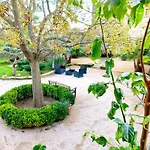 Maison D'hote Mas De Castille Entre Uzes Et Le Pont Du Gard ゲストハウス アルジエ