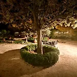 Maison D'hote Mas De Castille Entre Uzes Et Le Pont Du Gard ゲストハウス 3*