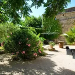 Maison D'hote Mas De Castille Entre Uzes Et Le Pont Du Gard ゲストハウス