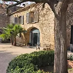 Maison D'hote Mas De Castille Entre Uzes Et Le Pont Du Gard 3*