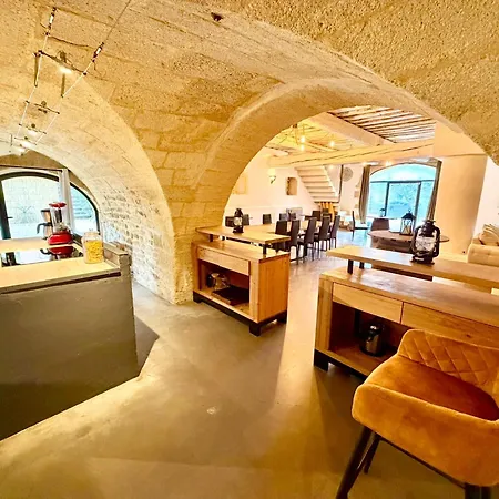 Гостевой дом Maison D'hote Mas De Castille Entre Uzes Et Le Pont Du Gard Argilliers