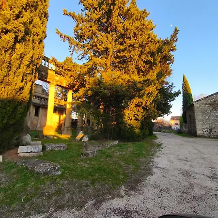 Maison D'hôte Mas De Castille Entre Uzès Et Le Pont Du Gard 3*
