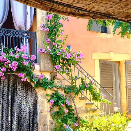 Maison D'hote Mas De Castille Entre Uzes Et Le Pont Du Gard 3*
