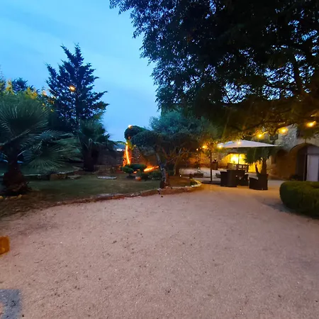 Maison D'hote Mas De Castille Entre Uzes Et Le Pont Du Gard 3* Argilliers