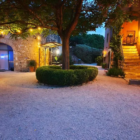 Maison D'hôte Mas De Castille Entre Uzès Et Le Pont Du Gard Maison d'hôtes 3*