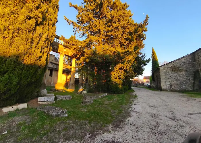 Maison D'hote Mas De Castille Entre Uzes Et Le Pont Du Gard 3*