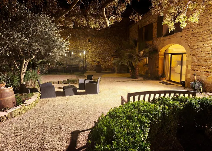 Maison D'hote Mas De Castille Entre Uzes Et Le Pont Du Gard 3*
